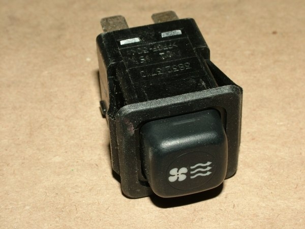 Выключатель вентилятора отопителя ГАЗ, ЗИЛ 24В 3842.3710-02.15 (ОАО АВАР) 3842-3710-02.15 Выключатель вентилятора отопителя ГАЗ, ЗИЛ 24В 3842.3710-02.15 (ОАО АВАР) 3842-3710-02.15